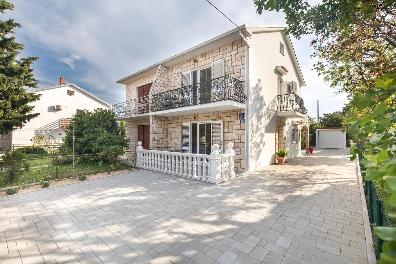 Ferienhaus Nikola Jadranovo
