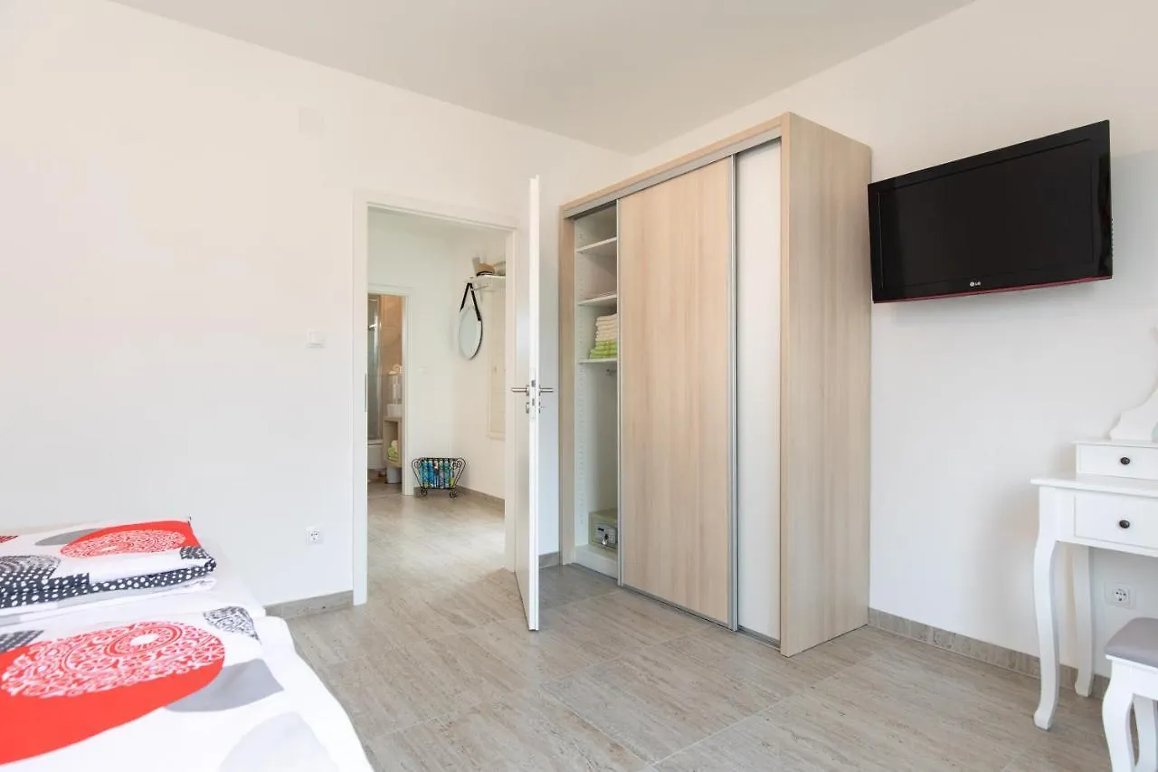 Ferienhaus Nikola Jadranovo 0*,  Croatia
