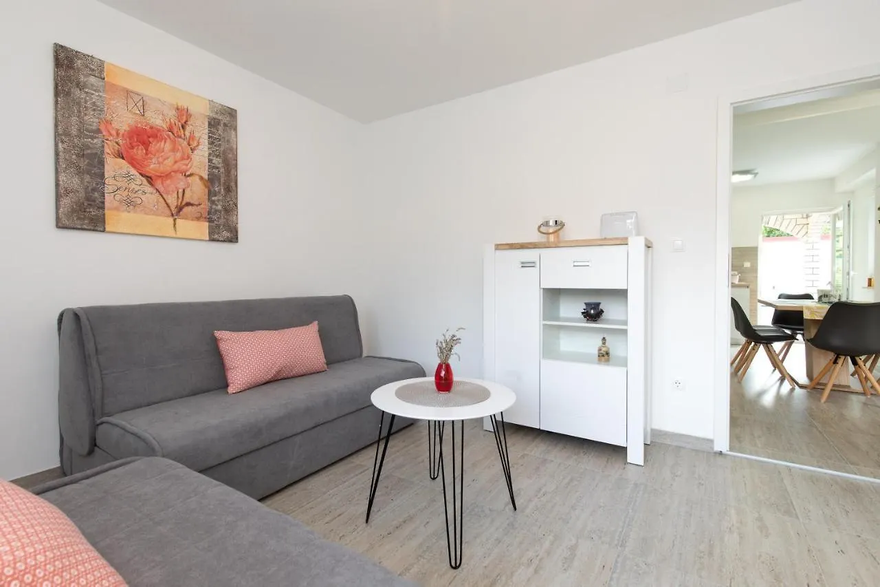 Ferienhaus Nikola Jadranovo 0*,  Chorvatsko