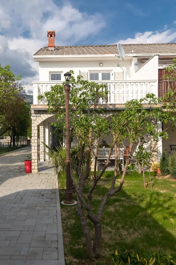 Holiday home Ferienhaus Nikola Jadranovo